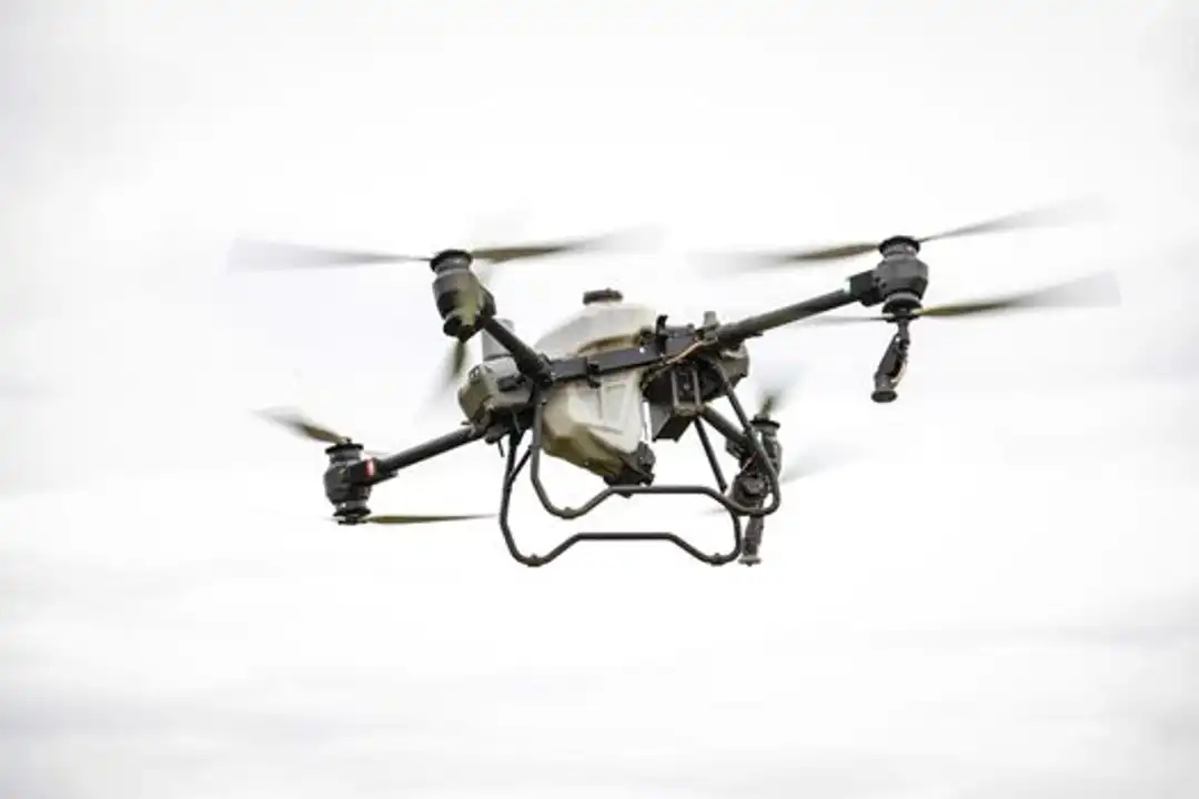 Drone pertanian canggih untuk praktik pertanian modern.